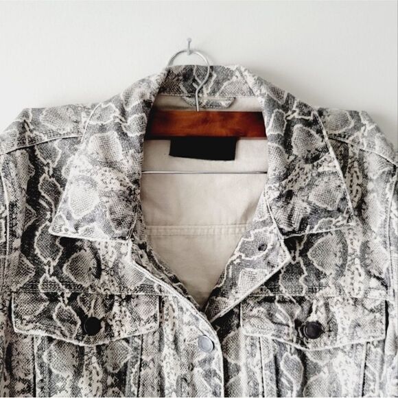 Blank NYC || Snake Along Denim Trucker Jacket Python Print C25 - Picture 6 of 13